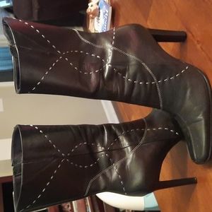 Diba brand Black leather Midcalf boots.